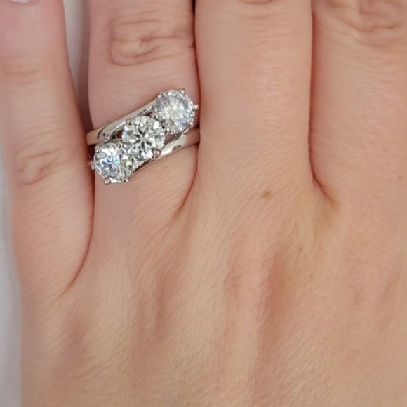 New 3ct Beautiful Moissanite Diamond Ring - Picture 8 of 10